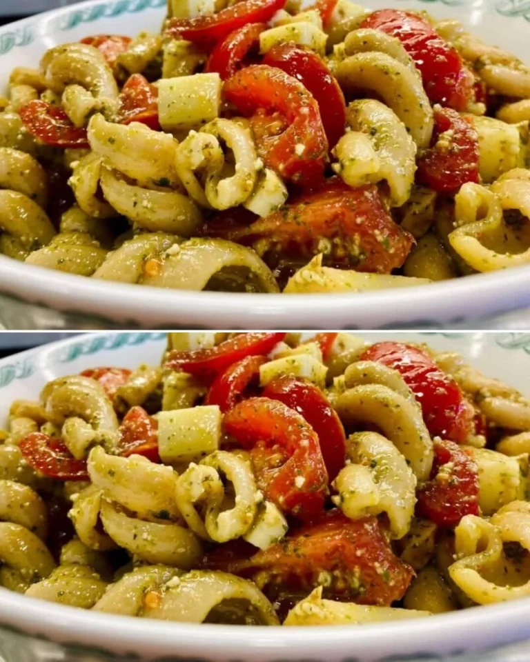 Insalata di Pasta fresca con verdure colorate e condimenti saporiti