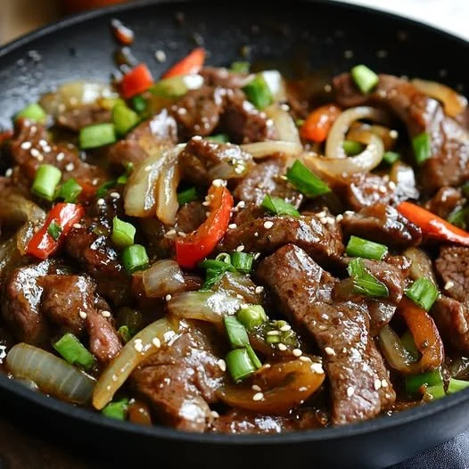 Pepersteak in stile cinese con spezie e verdure