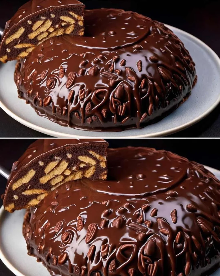 Torta di cioccolato senza cottura decorata con cioccolato fondente e frutta