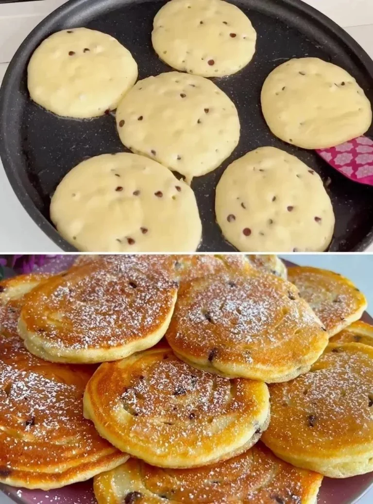 Pancakes di yogurt soffici serviti con frutta fresca e sciroppo