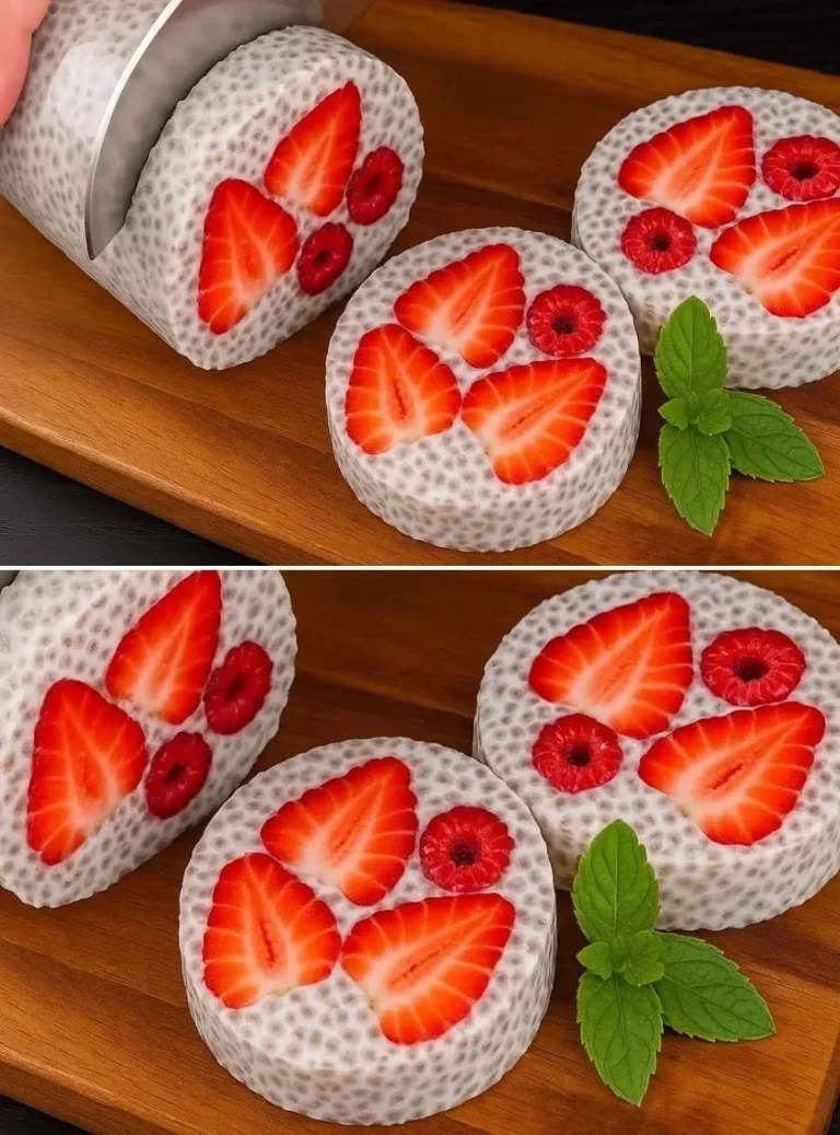 Pudding di Chía con fragole e lamponi freschi in un bicchiere