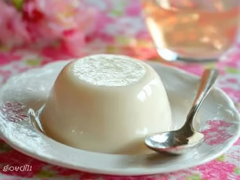 Budini al latte super leggeri decorati con frutta fresca