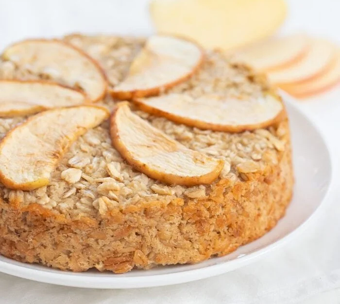 Torta di Mele con 2 ingredienti pronta da servire