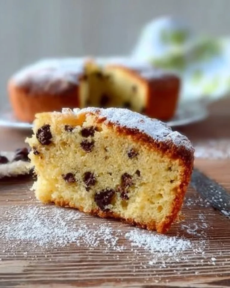 Torta di Riso e Gocce di Cioccolato, dolce umido e goloso con riso e cioccolato