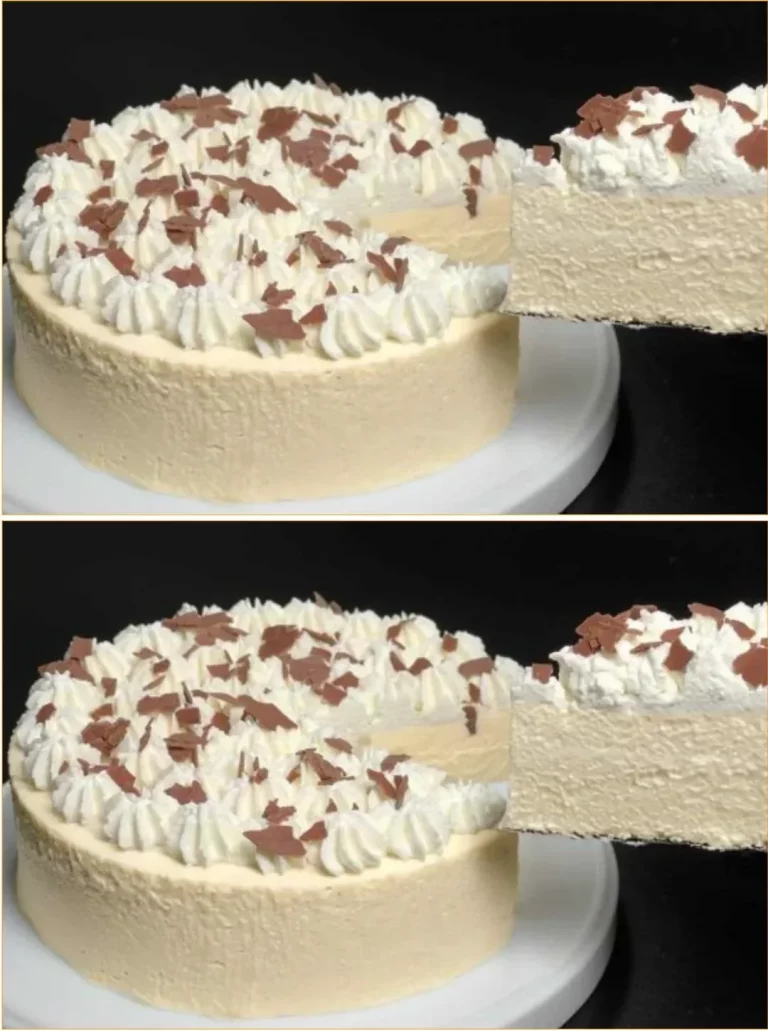 Mousse di banana servita in un bicchiere elegante con decorazioni di frutta.