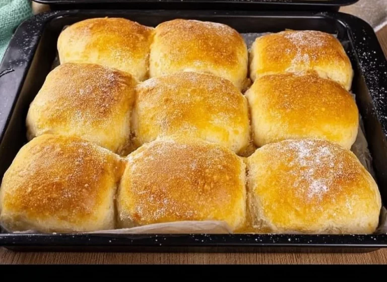 Panini fatti in casa con ingredienti freschi e gustosi.