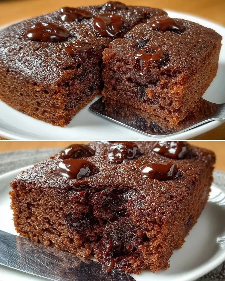 Fetta di torta al cioccolato a basso contenuto di carboidrati su un piatto