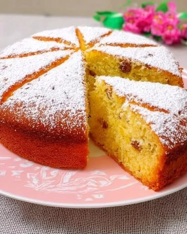 Fetta di Torta di Ricotta su piatto decorato