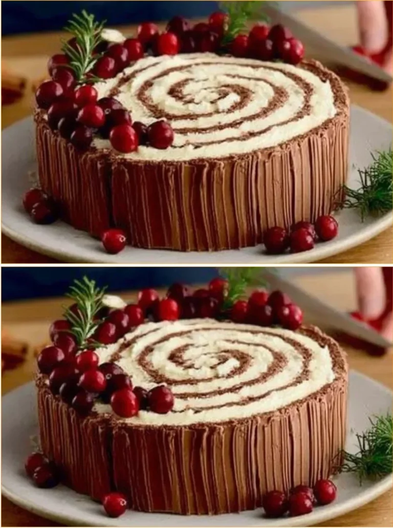 Tronco alberi di Natale decorato con luci e ornamenti