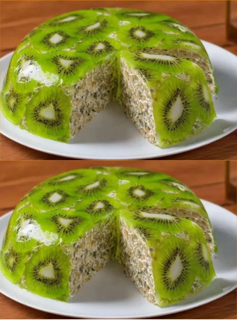 Budino con biscotti di papavero e frutti fresco e invitante