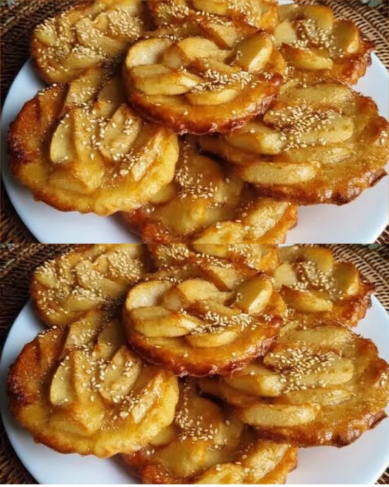 Fetta di Crostata di Mele con mele fresche e pasta frolla dorata