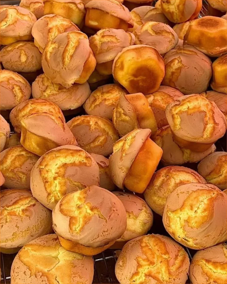 Deliziosi muffin alla vaniglia appena sfornati