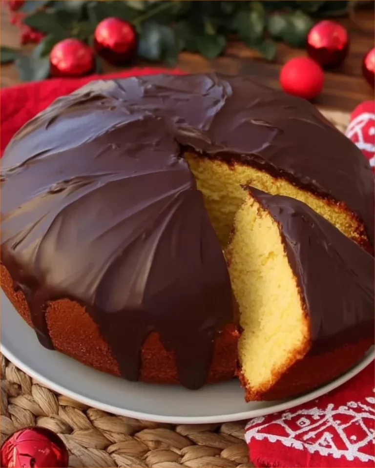 Zuccotto con Mandorle e Glassa al Cioccolato Fondente