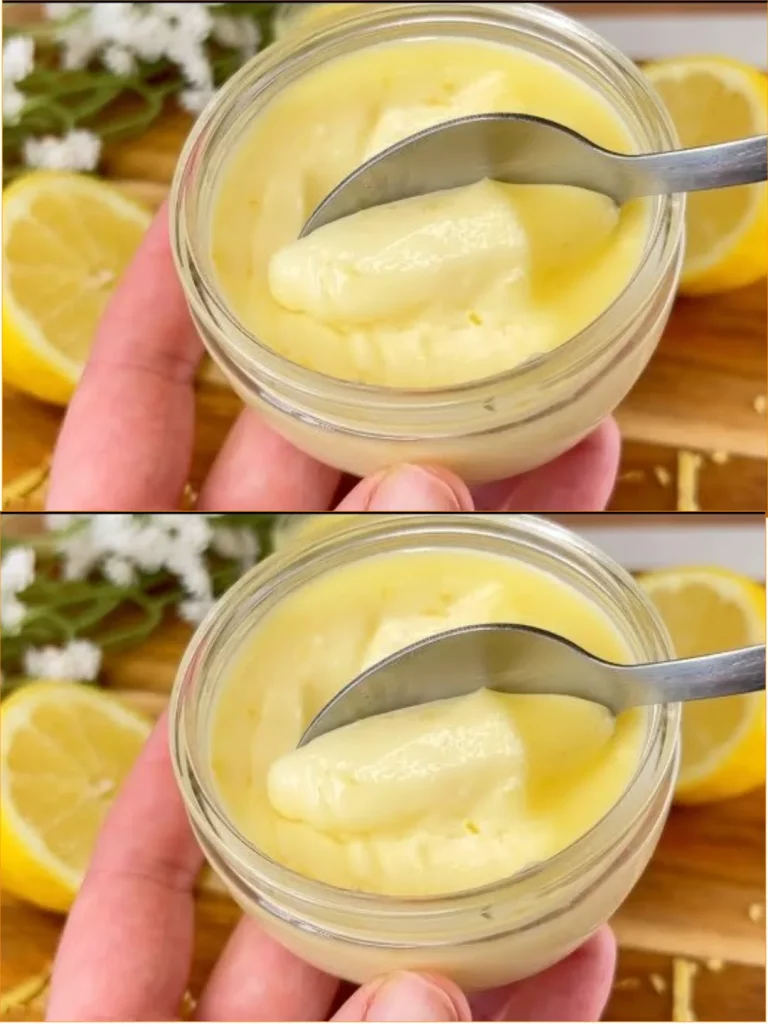 Posset al Limone: un dessert italiano al limone, cremoso e rinfrescante.